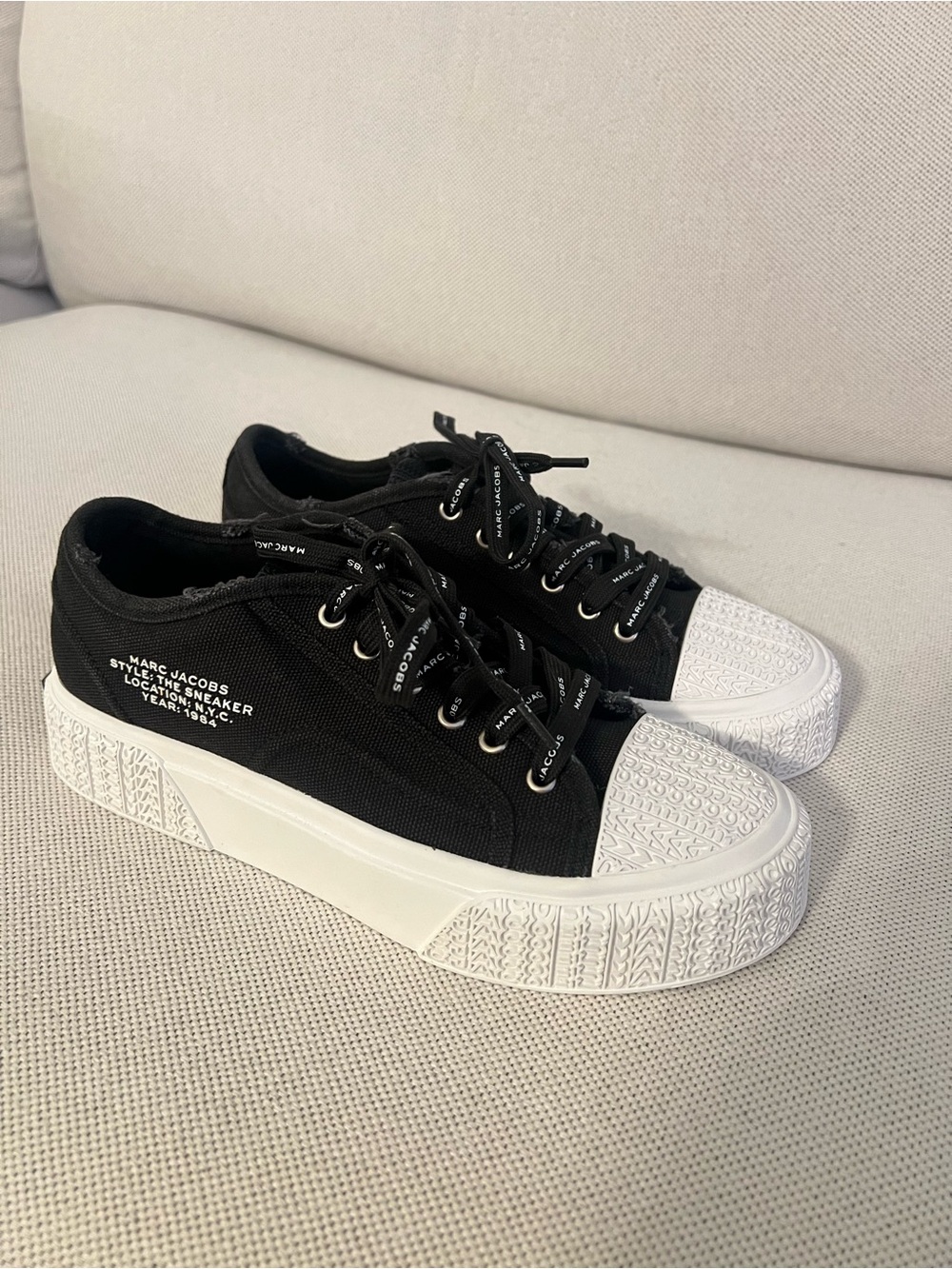 Marc Jacobs Black and White Platform Canvas Sneakers 6.5 (37)